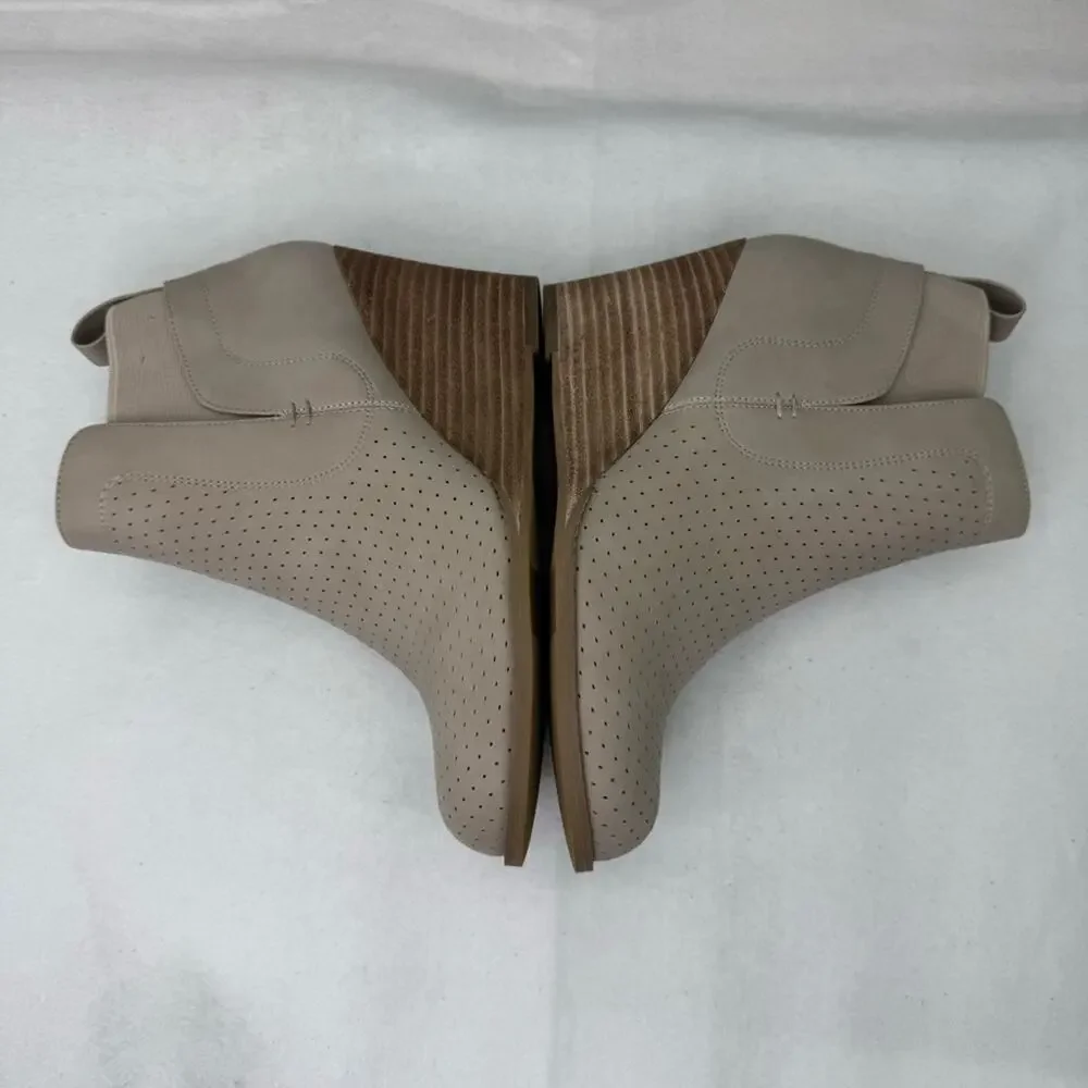 NWT DV by Dolce Vita Gerdy Bootie Beige size 10 Ankle Boot Wedges Stitch Fix